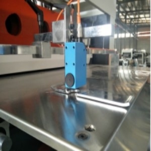 ซื้อ Lead Edge Feeding Automatic Die Cutting Machine 1320 Automatic Paper Die Cutting online manufacture